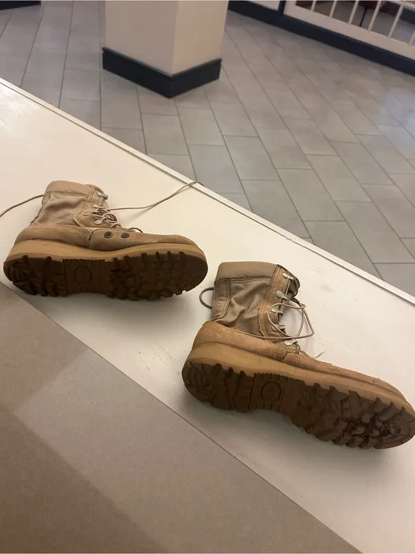 Combat Desert Tan Lace-Up Combat Boots by Vibram 5 1/2 - Image 4