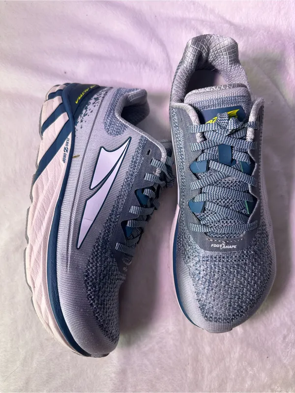 Altra Men’s Light Gray and Teal Road Running Shoes - Image 5