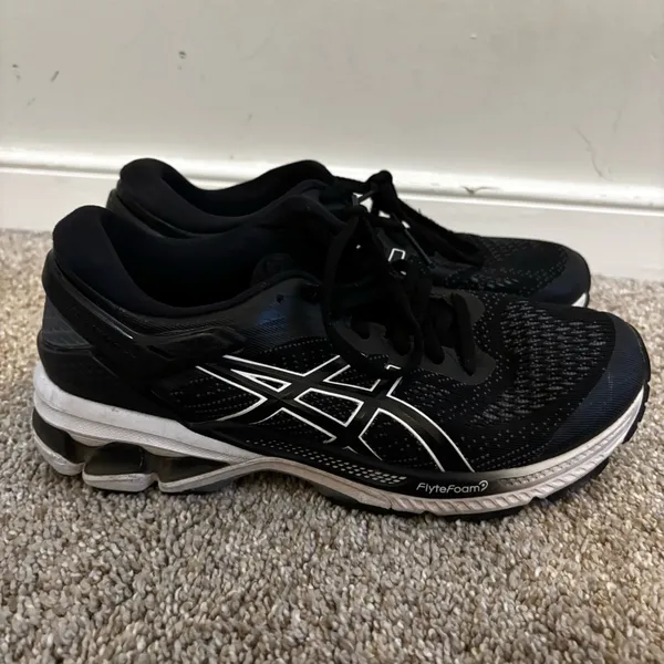 Asics Gel-Kayano 26 Black & White Running Shoe Women’s Size 7.5 - Image 3