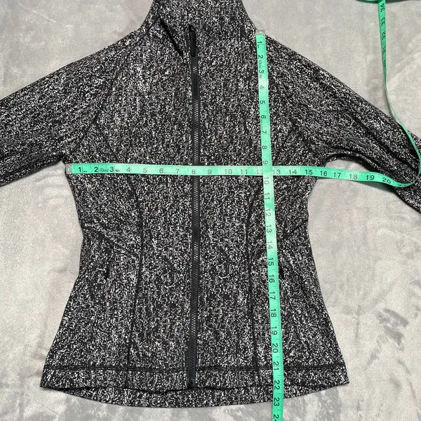 Lululemon Lightly Jacket Womens 6 Black Grey Running Full Zip Thumbholes Workout - Image 7