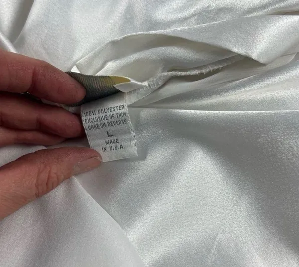 Dentelle LG silky white bathroom robe - Image 4