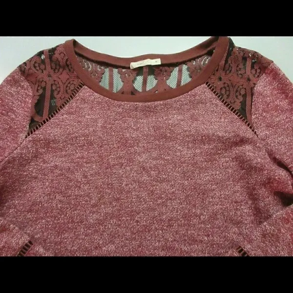 Hazel top lace accents on sleeves sz Med - Image 3