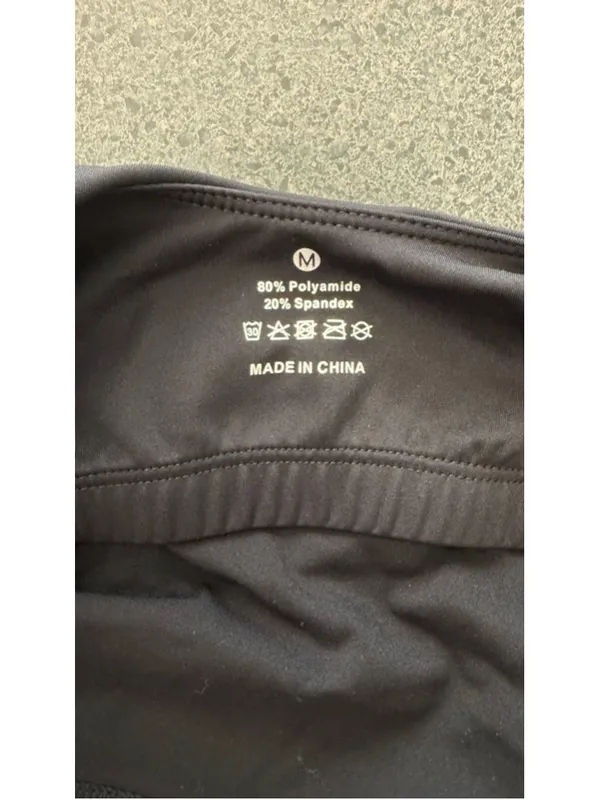 V - Image 6
