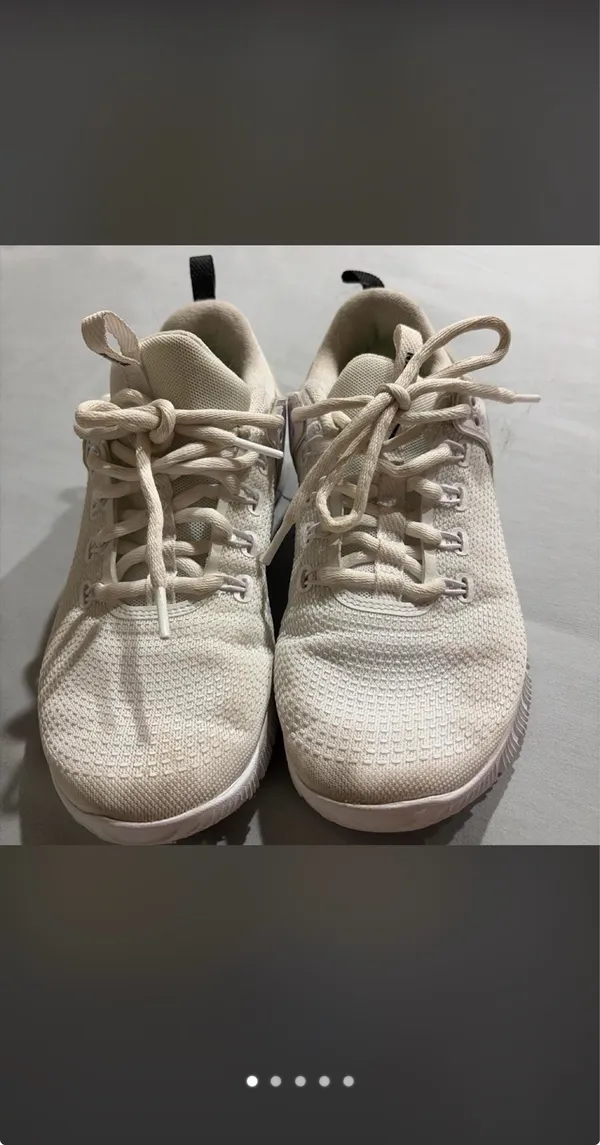 Nike shoes - Image 2