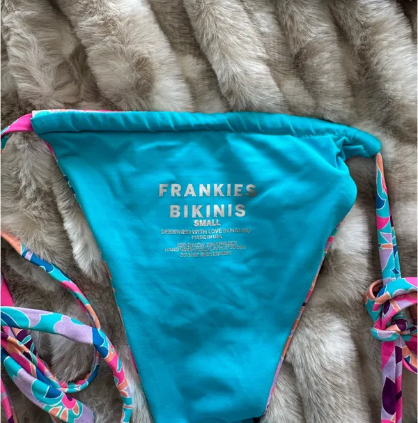 Frankies Bikinis Set - Image 4