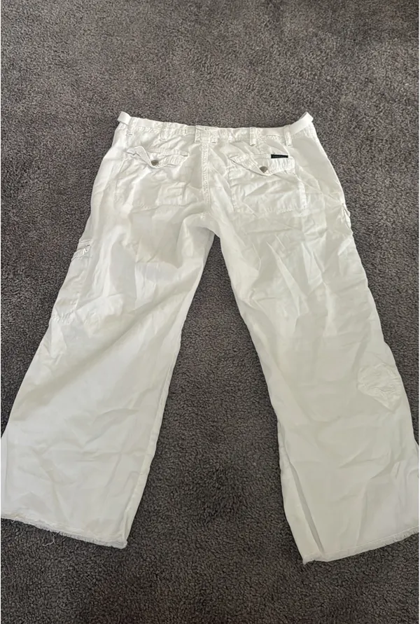Y2K White Capris - Image 9