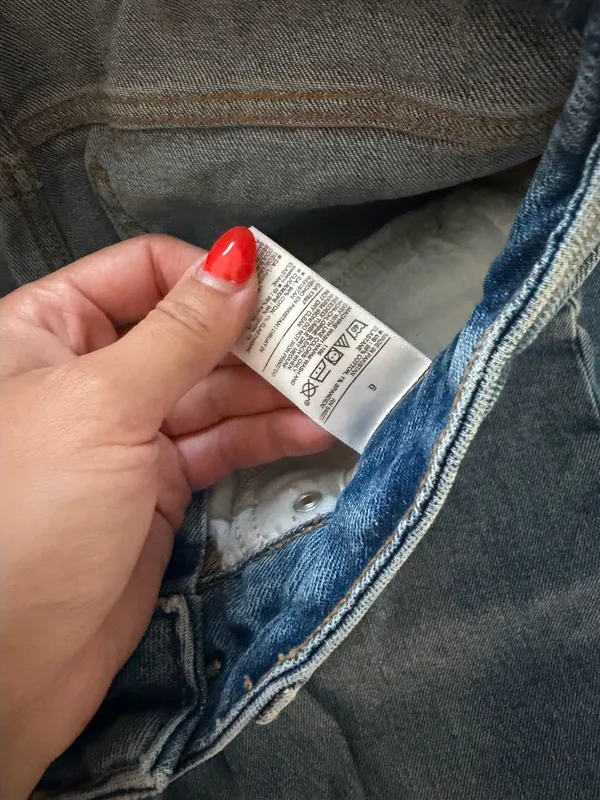 Old Navy Light Blue Straight-Leg Jeans with Distressed Knees - Image 4