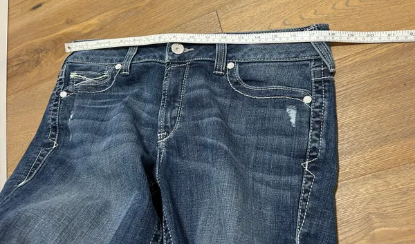 Ariat size 31 straight leg jeans, longer inseam/length - Image 12