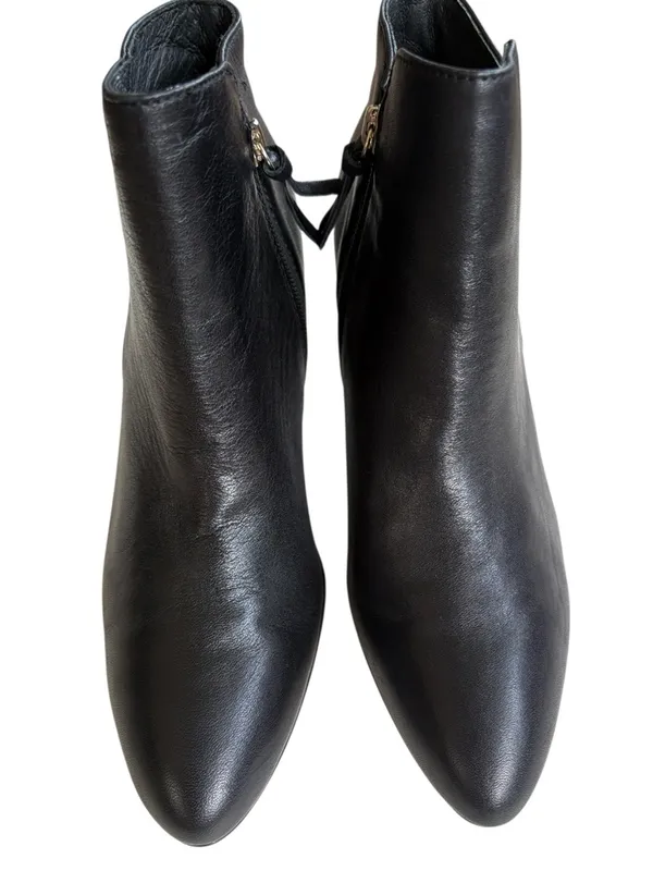EUC Sofft Leather Heeled Ankle Boots Black Size 8 - Image 4