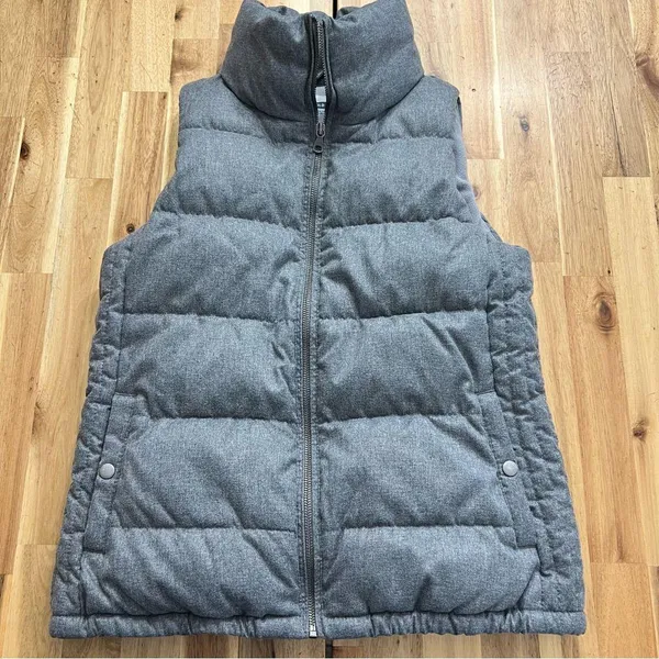 Old Navy Gray Quilted Puffer Vest Women’s Size S - Image 2