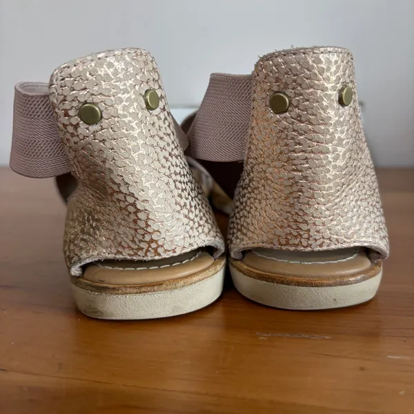 Sorel Ella Sandal Rose Gold Metallic Leather‎ Elastic Cross Strap LL5344-664 9 - Image 6