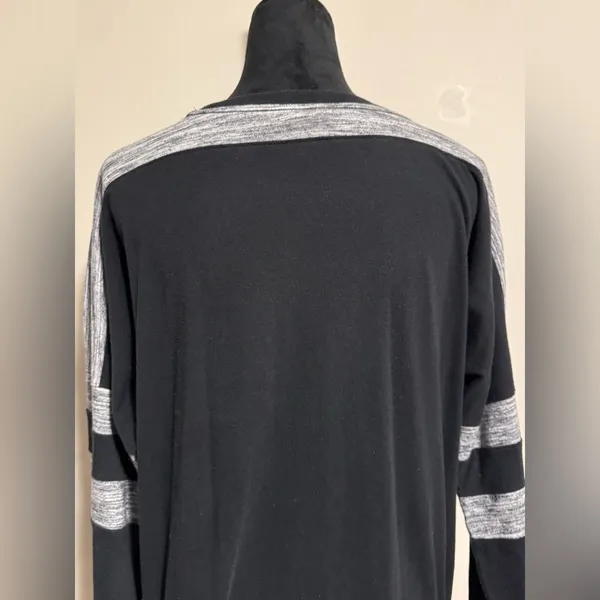 EUC PINK Victoria’s Secret Black and Gray Long Sleeve Top size large - Image 6