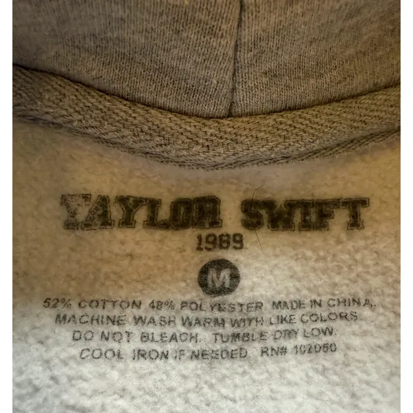 Taylor Swift 1989 Tour Hoodie Size M Grey Purple Center Pocket Cozy Official Mer - Image 3