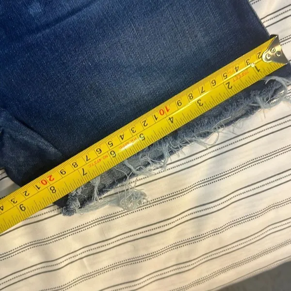 7 for all mankind Jeans Shorts Size 28. Waist: 28 inches - Image 5