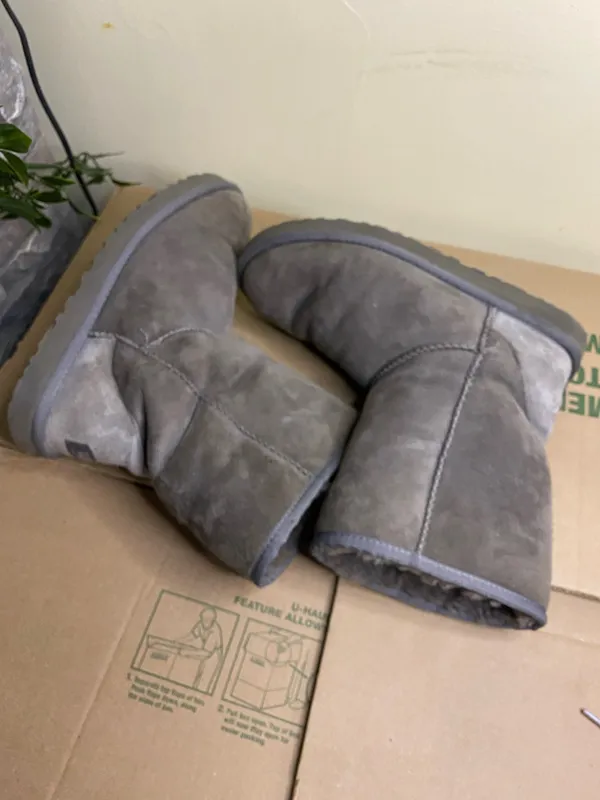 UGG Women's  Suede Boots Size 8 - Image 5