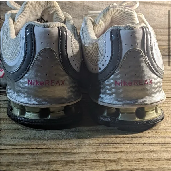Nike Reak women run,size 7.5 , white silver - Image 5