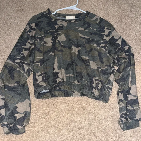 Altar'd State Cropped camo long sleeve top - Image 2
