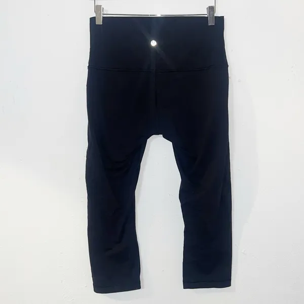 Lululemon women’s black cropped high waisted leggings - Image 5