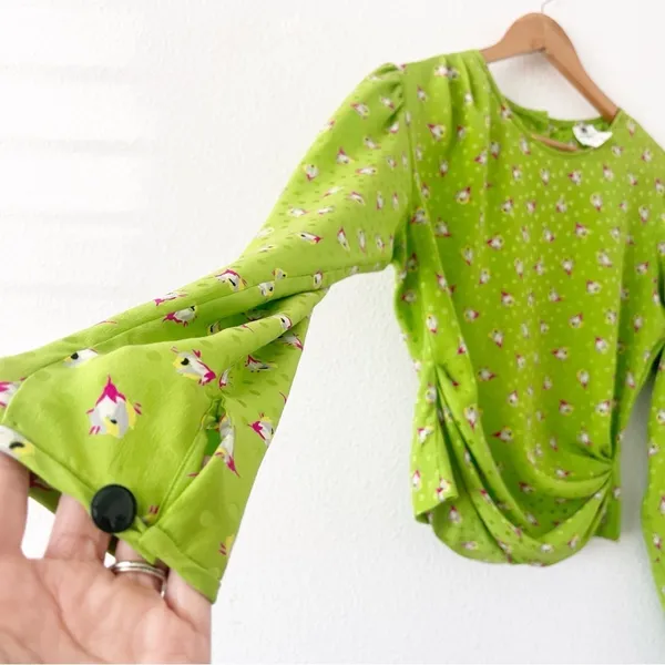 Ungaro Green Floral Satin Twist Front Blouse Puff Sleeve Size 8 - Image 5