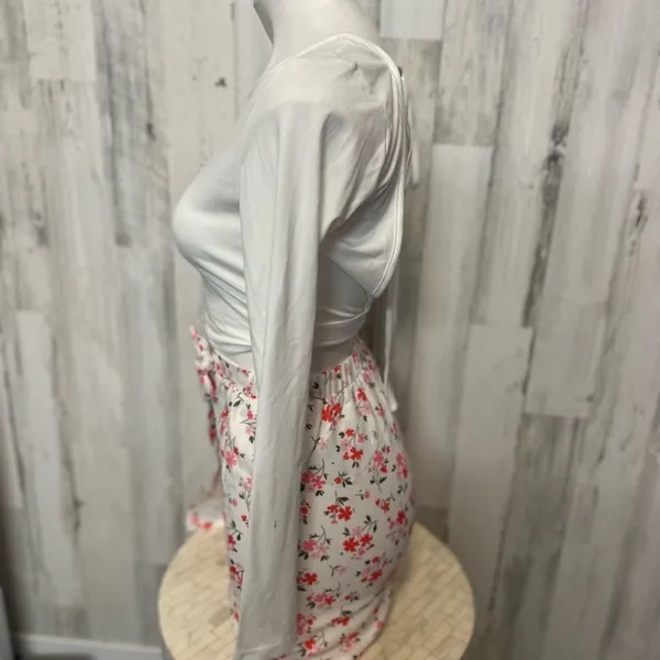 White Open-Back Long Sleeve Crop Top & Floral Mini Skirt Set – Size Small - Image 4