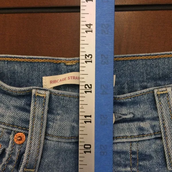 Levi’s ribcage straight ankle light wash 26 button fly - Image 3