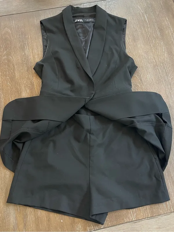ZARA Black Sleeveless Blazer Romper with Gold Button - Image 3