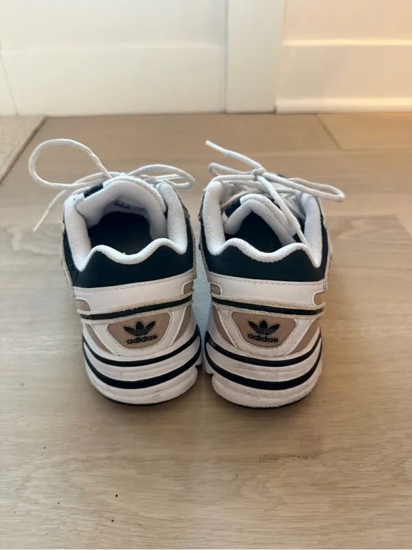 adidas Kids White and Black Retro Running Sneakers - Image 3
