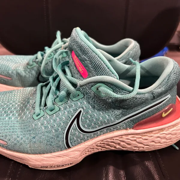 Nike Zoom Invincible Run 2 Women's Aqua and Pink Athletic Shoes - Image 2