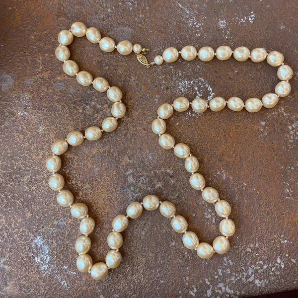 Vintage Marvella Single Strand faux Pearl Necklace - Image 3