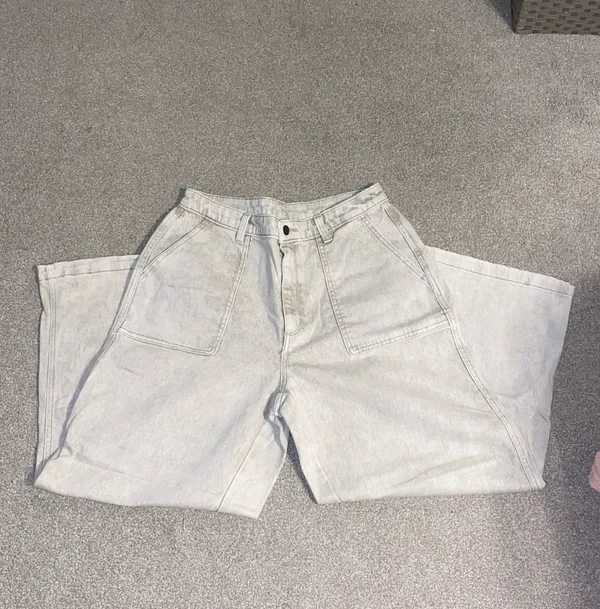 Universal Threads NWOT Cream Baggy Flare Cropped Denim Jeans - Image 7