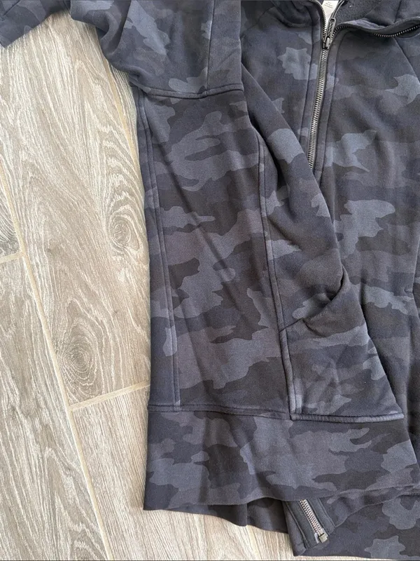 lululemon athletica Womens Dark Gray Black Camo Full-Zip Hoodie size 20 EUC - Image 4