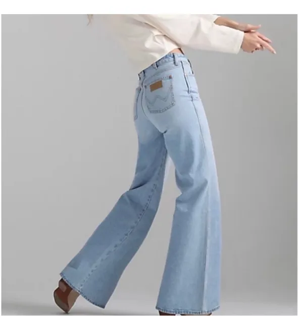 Wrangler Bonnie 683 Loose Flare Jeans - Image 2