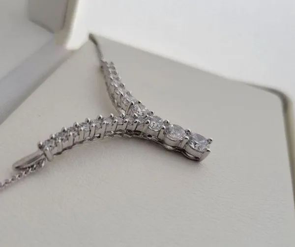 DIAMOND LUXE Sterling Silver Simulated Diamond V Shaped Journey Necklace 18" NEW - Image 2