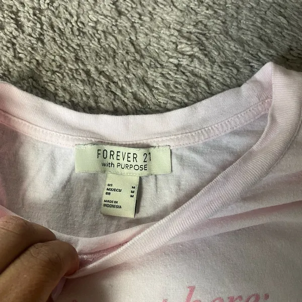 Forever 21 Light Pink Graphic Tee - Image 4