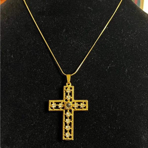 18”Gold Tone Necklace and Rhinestone Cross - Image 3