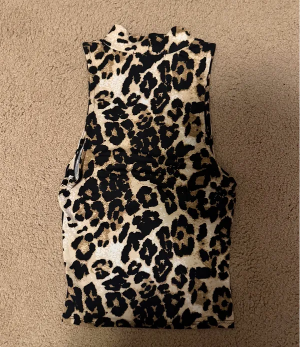 Cheetah Print Top Size XS - Image 2