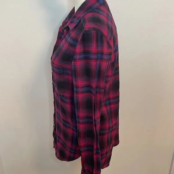 American Eagle Outfitters soft flannel shirt. Ahh-maxi fly soft. Size XS. - Image 2