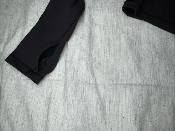 Lululemon Long Sleeve Black Crop Top - Size 6 - Image 3