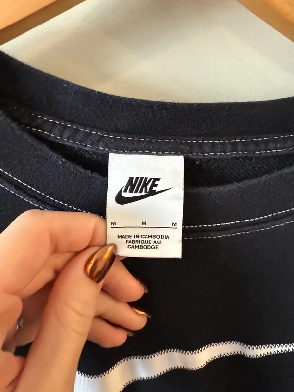 Nike Black Crewneck - Image 4
