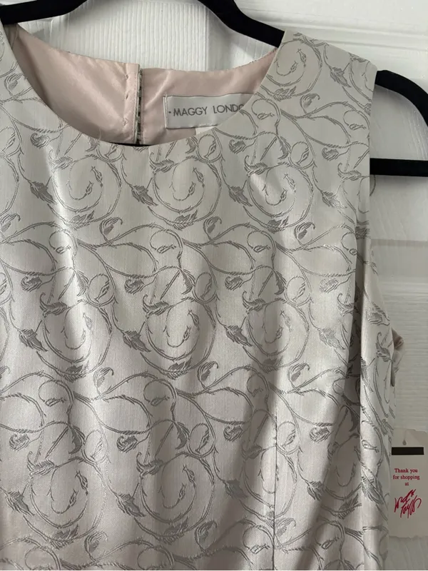 NWT Vintage Maggy London Silver Floral Jacquard Cocktail Sheath Dress Size 4 - Image 4