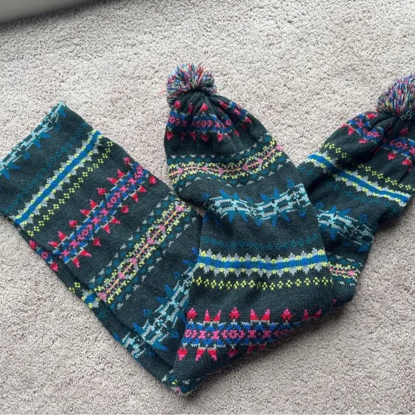2011 American Eagle Outfitters dark gray & colorful knit scarf - Image 4