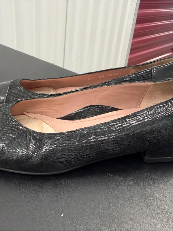 BeautiFeel Black Cap-Toe Textured Ballet Flats - Image 2