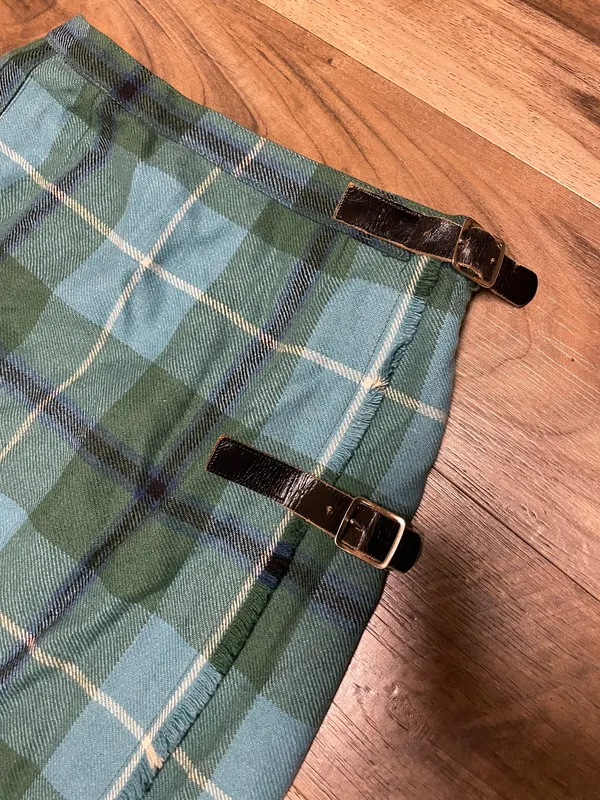 Angus Young Women’s Knee Length Plaid Wool Kilt Skirt with Buckle Detail Size XS - Image 3