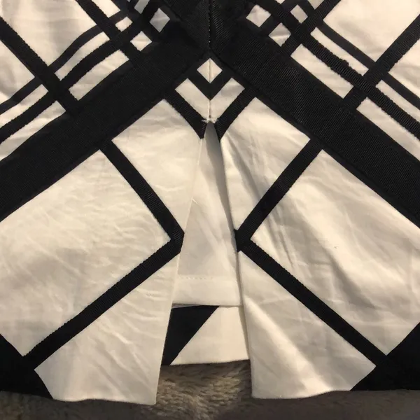 White House | Black Market Black and White Pencil Skirt, size 10 - Image 4