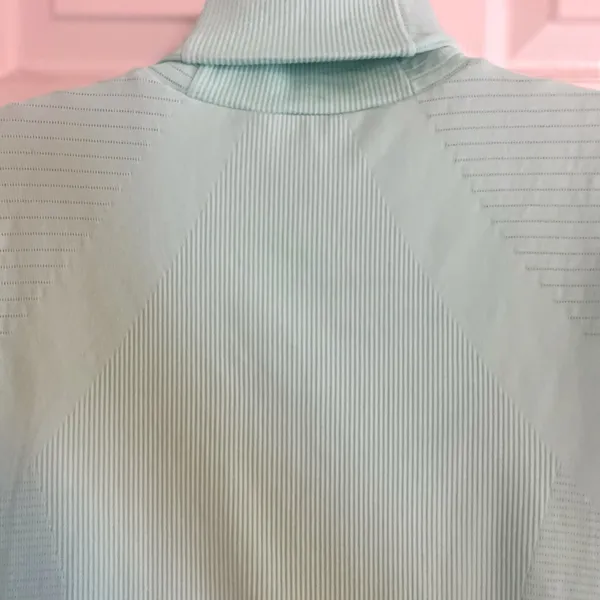 NWOT Athleta Textured Mint‎ Green Turtle Neck Size Medium - Image 4