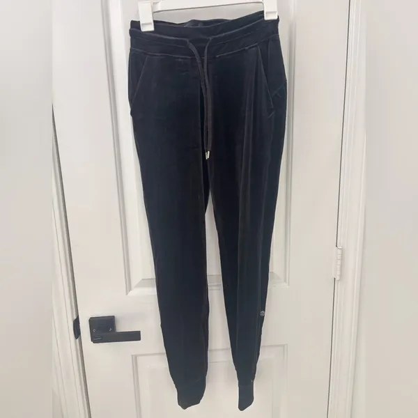 Lululemon Ready to Crush High-Rise Velour Jogger *Full Length black - Image 5