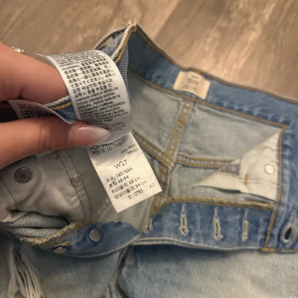 Levi’s 501 Original Distressed Denim Shorts NWOT - Image 6