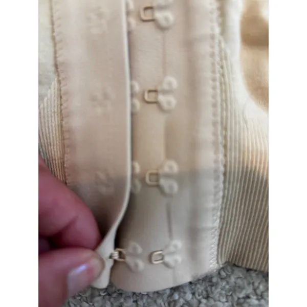 Body & Bra Front‎ Closure Sports Bra Size M Beige Seamless Comfort Activewear - Image 4