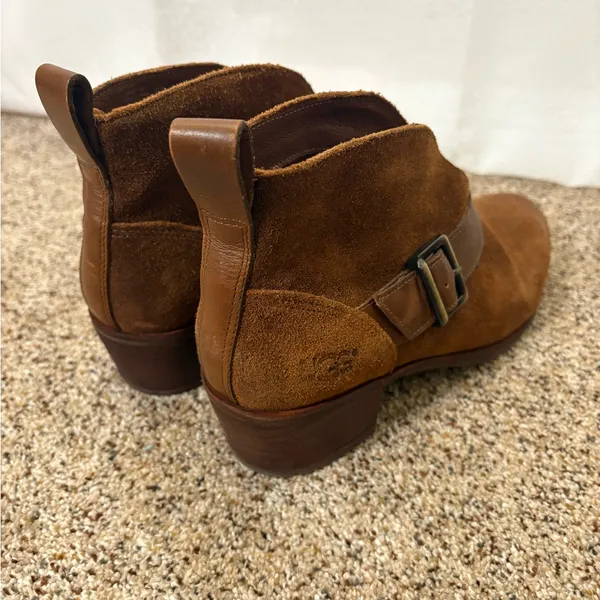 UGG Chestnut Brown Wright Belted Boots‎ size 7 EUC - Image 2