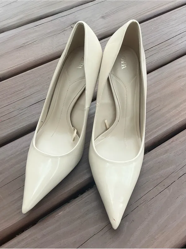 Classic Pointed-Toe Patent Stiletto Pumps in Cream🌷 - Image 5